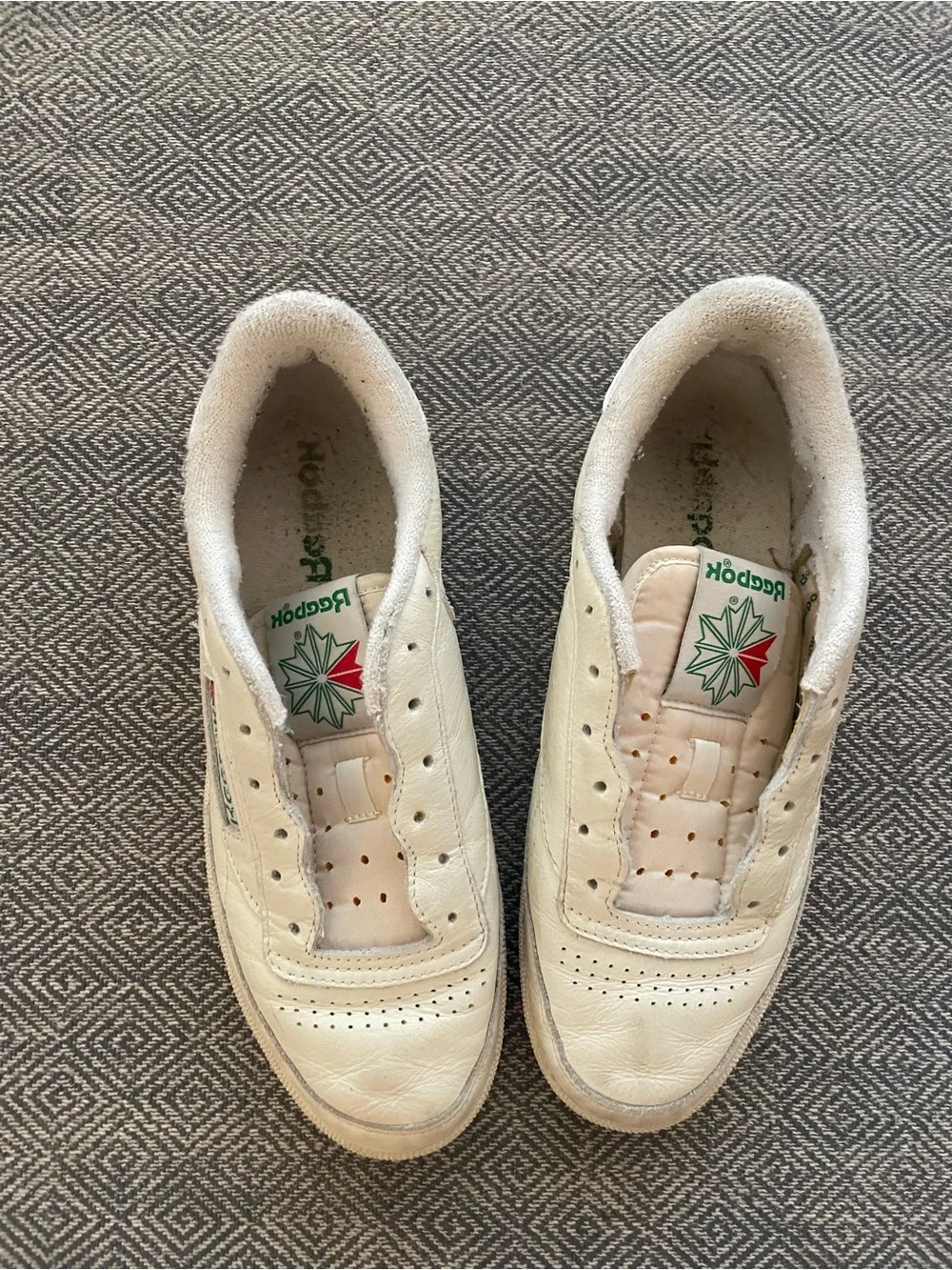 GUC Reebok Women’s White Leather Sneakers W9